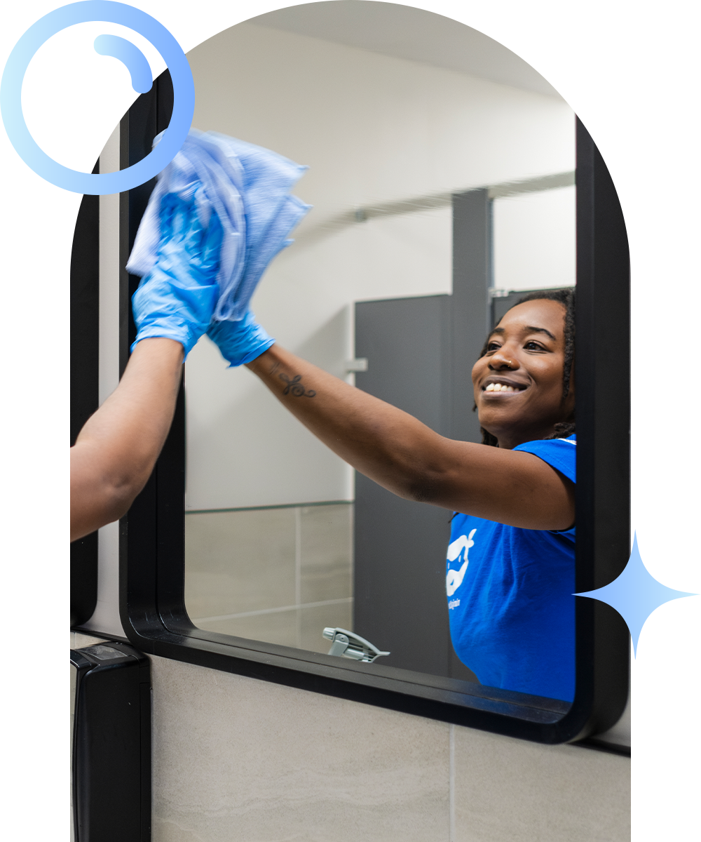 Un Ninja Bleu qui travaille en entretien ménager commercial dans la région de Montréal